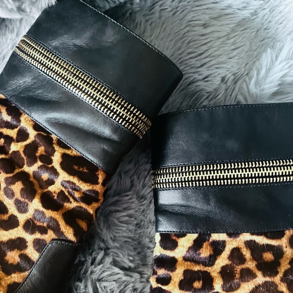 Micheal Kors leather Boots - Picture 3 of 9